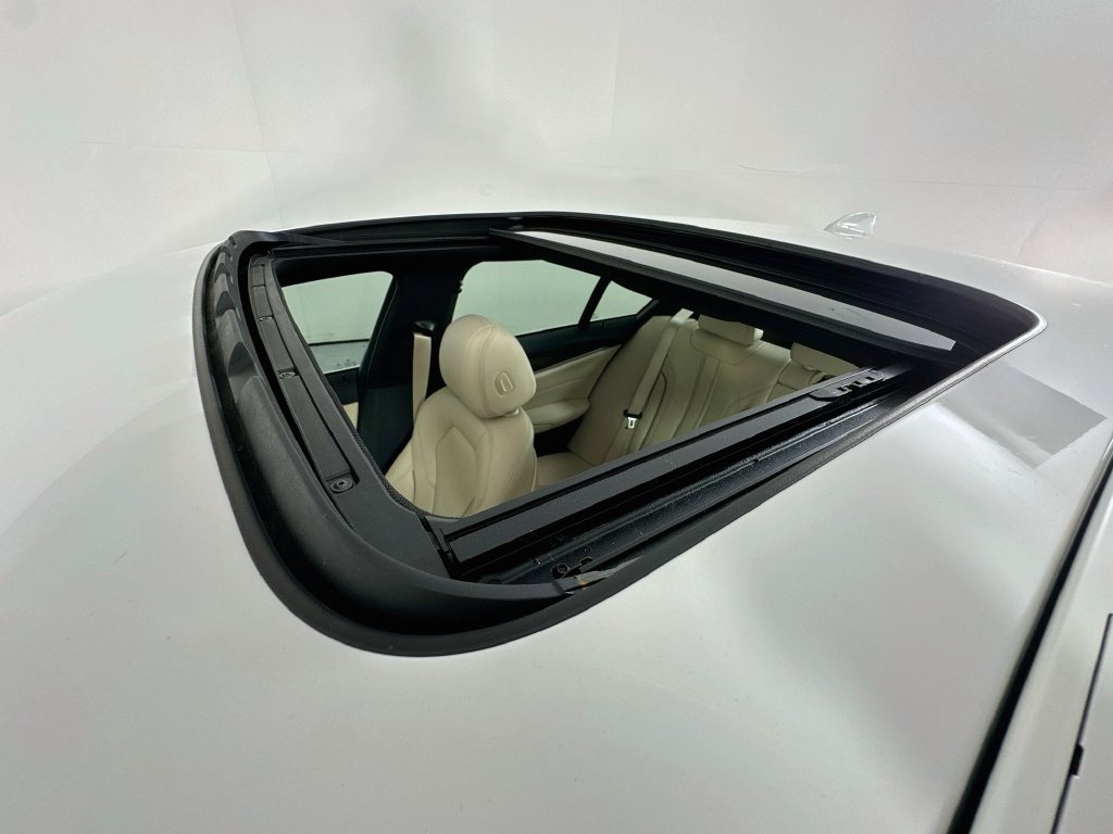 Used 2018 BMW 530e RWD image 35
