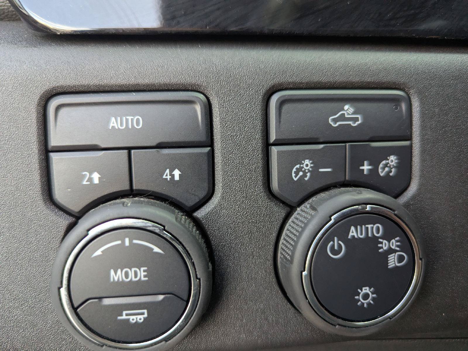 Used 2025 Chevrolet Silverado 1500 LT AWD/4WD image 21