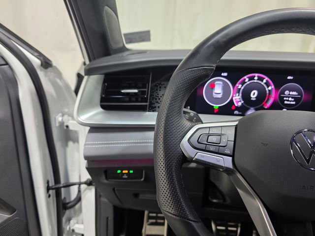 Certified 2025 Volkswagen Tiguan SE R-Line image 16