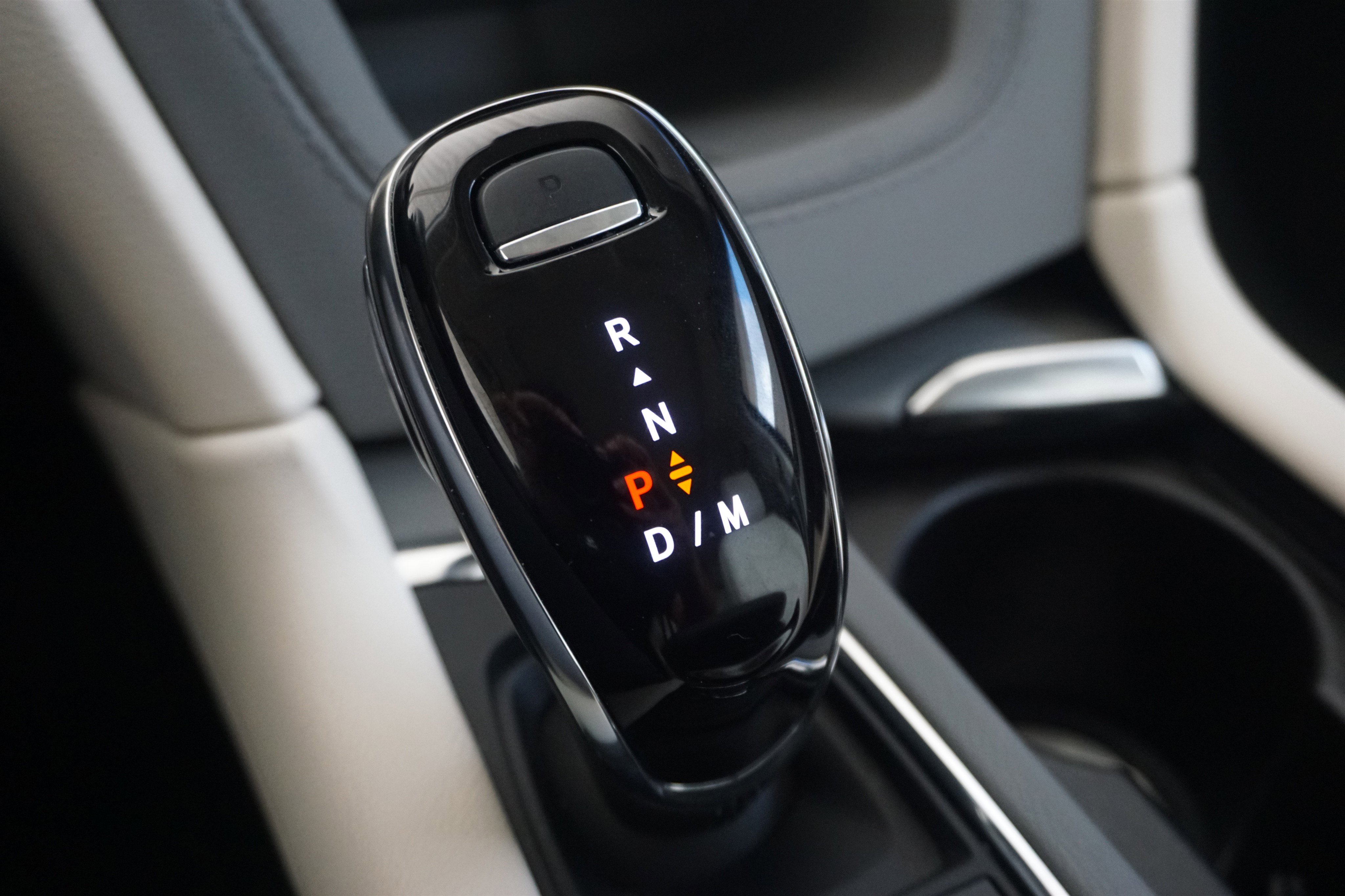 Used 2025 Cadillac XT6 Premium Luxury image 35