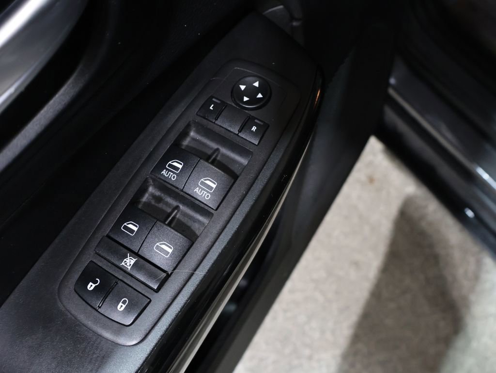 Used 2023 Jeep Cherokee Altitude Lux image 14