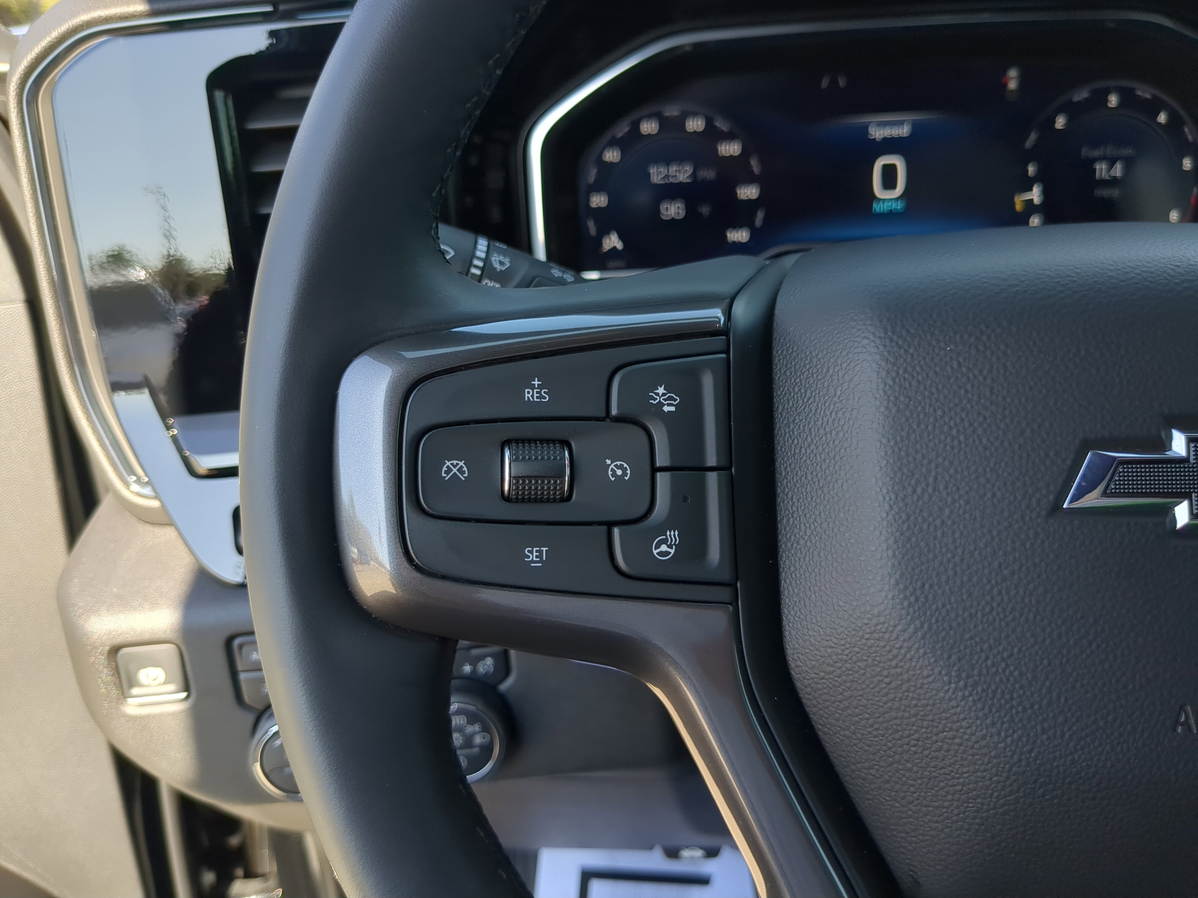 Used 2025 Chevrolet Silverado 2500 ZR2 w/ Technology Package image 30