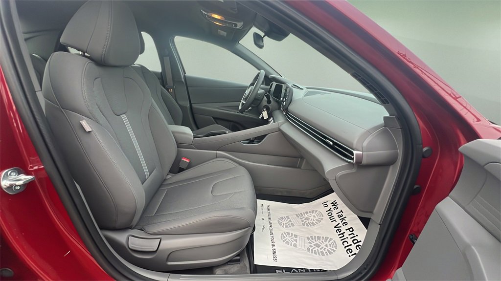 Certified 2024 Hyundai Elantra SE image 15