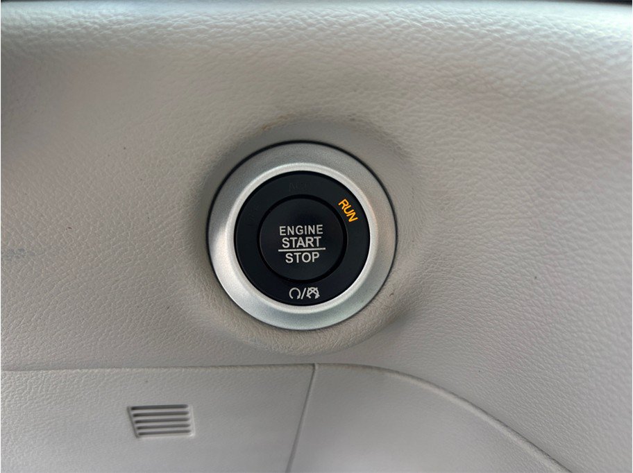 Used 2018 Chrysler Pacifica Touring-L FWD image 25