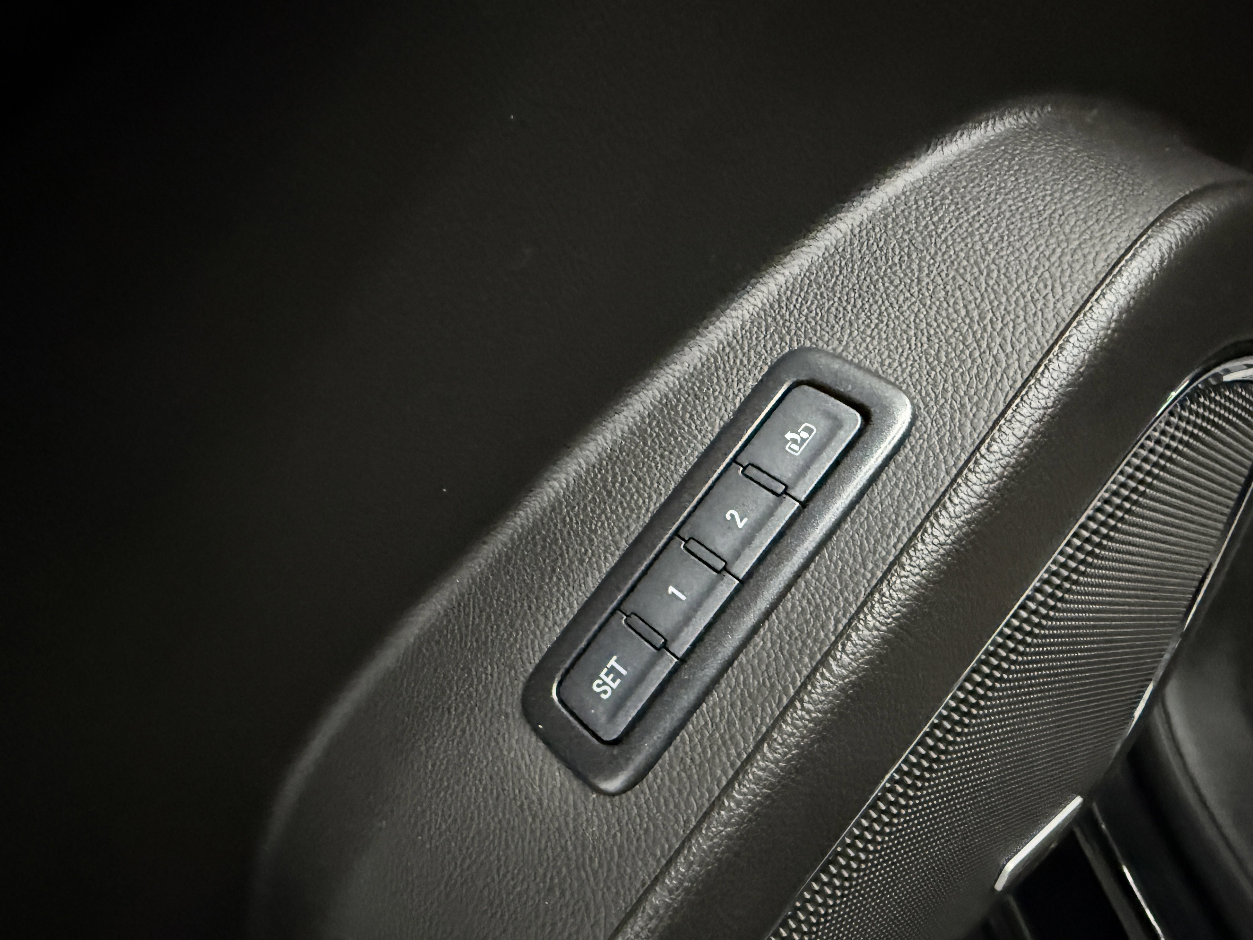 Used 2018 GMC Yukon SLT image 10