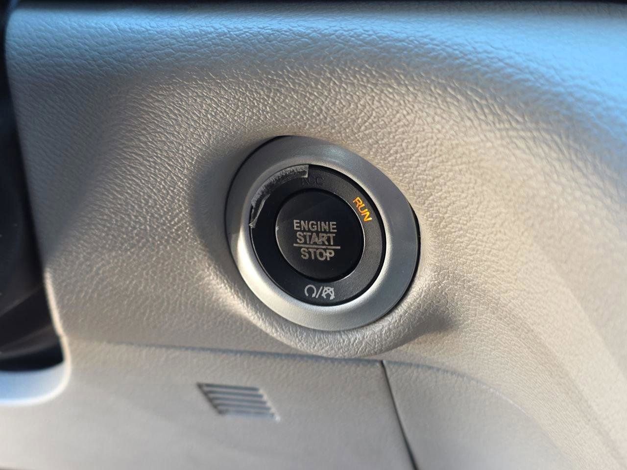 Used 2017 Chrysler Pacifica Touring-L image 27