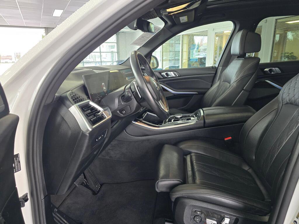 Used 2025 BMW X5 xDrive50e image 23