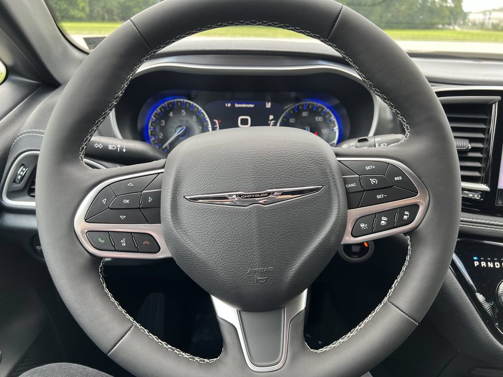 New 2026 Chrysler Pacifica Select FWD image 11