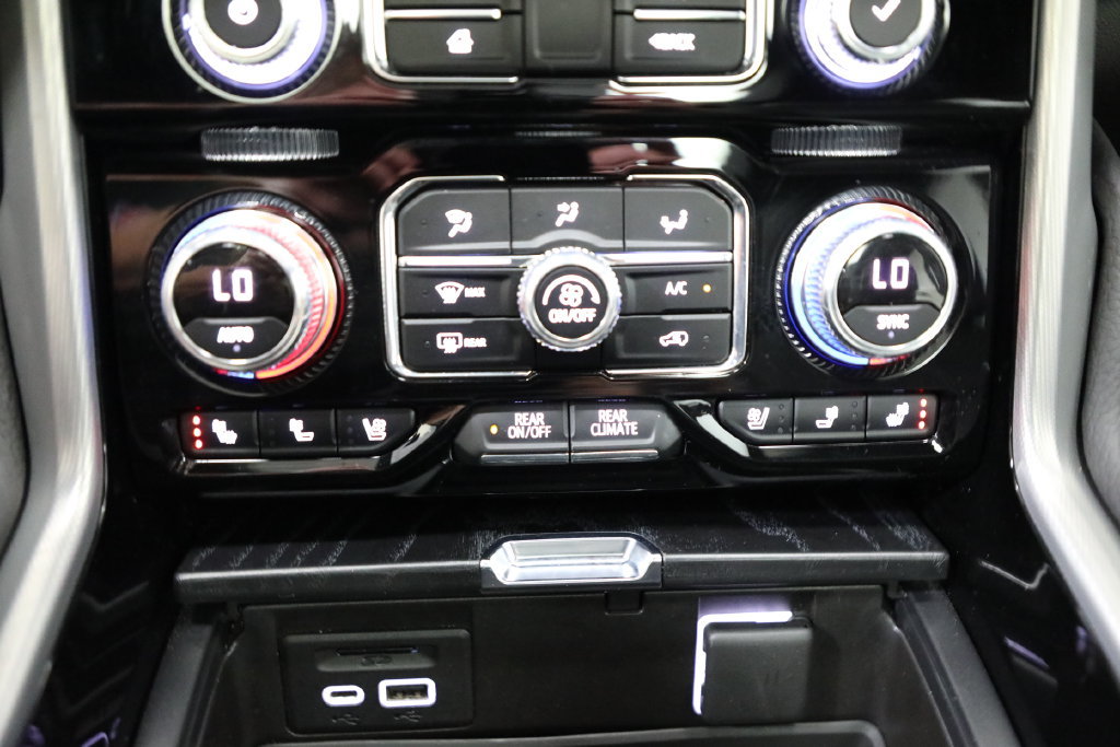 Used 2021 GMC Yukon Denali w/ Denali Ultimate Package AWD/4WD image 17