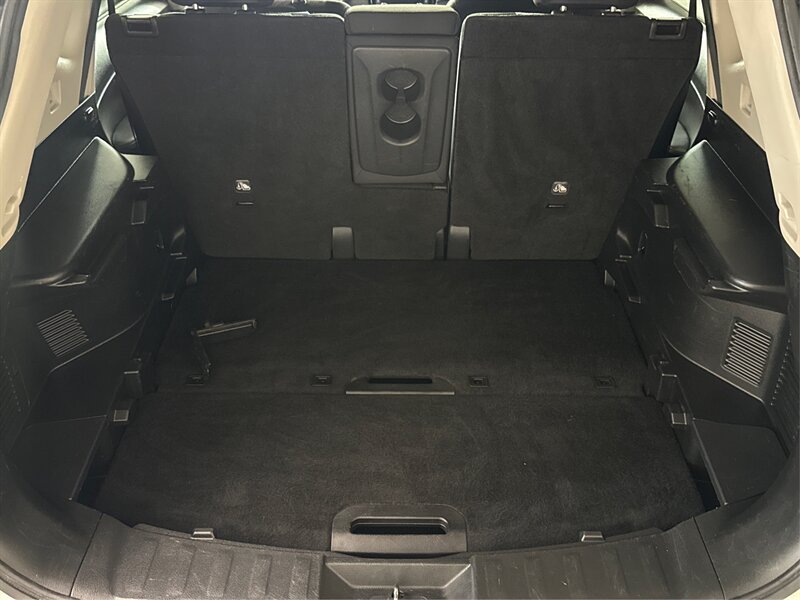 Used 2018 Nissan Rogue SV AWD/4WD image 13