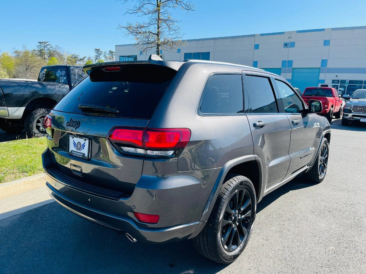 Used 2018 Jeep Grand Cherokee Altitude image 8