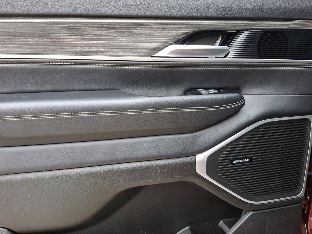 Used 2024 Jeep Wagoneer L Series II w/ Flexible Seating Group image 16