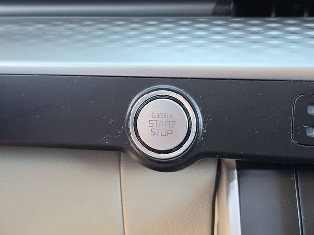 Used 2023 Kia Carnival LX FWD image 39