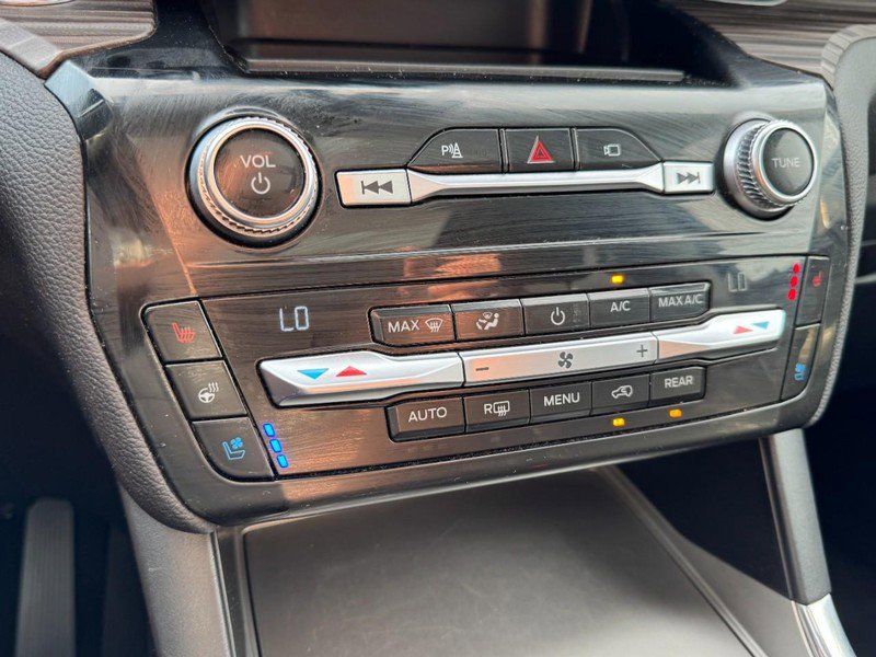 Used 2021 Ford Explorer Limited w/ Equipment Group 301A AWD/4WD image 19