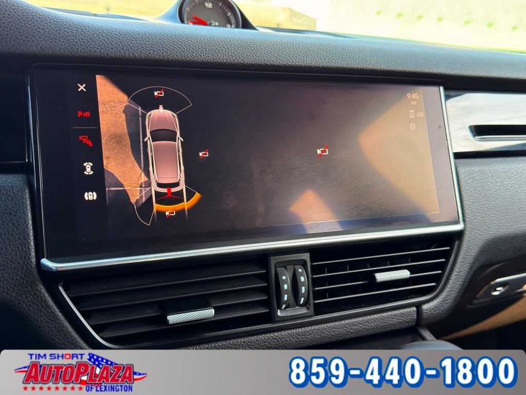 Used 2023 Porsche Cayenne w/ Premium Package AWD/4WD image 33