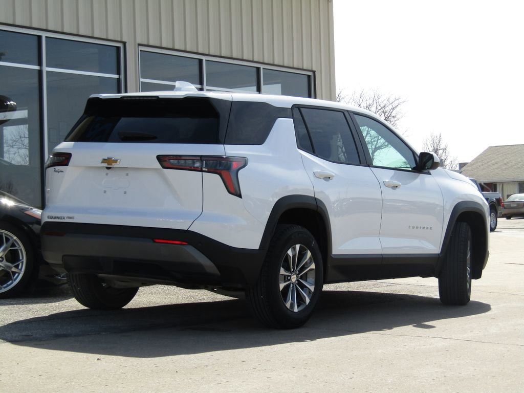 Used 2026 Chevrolet Equinox LT w/ Convenience Package II image 3