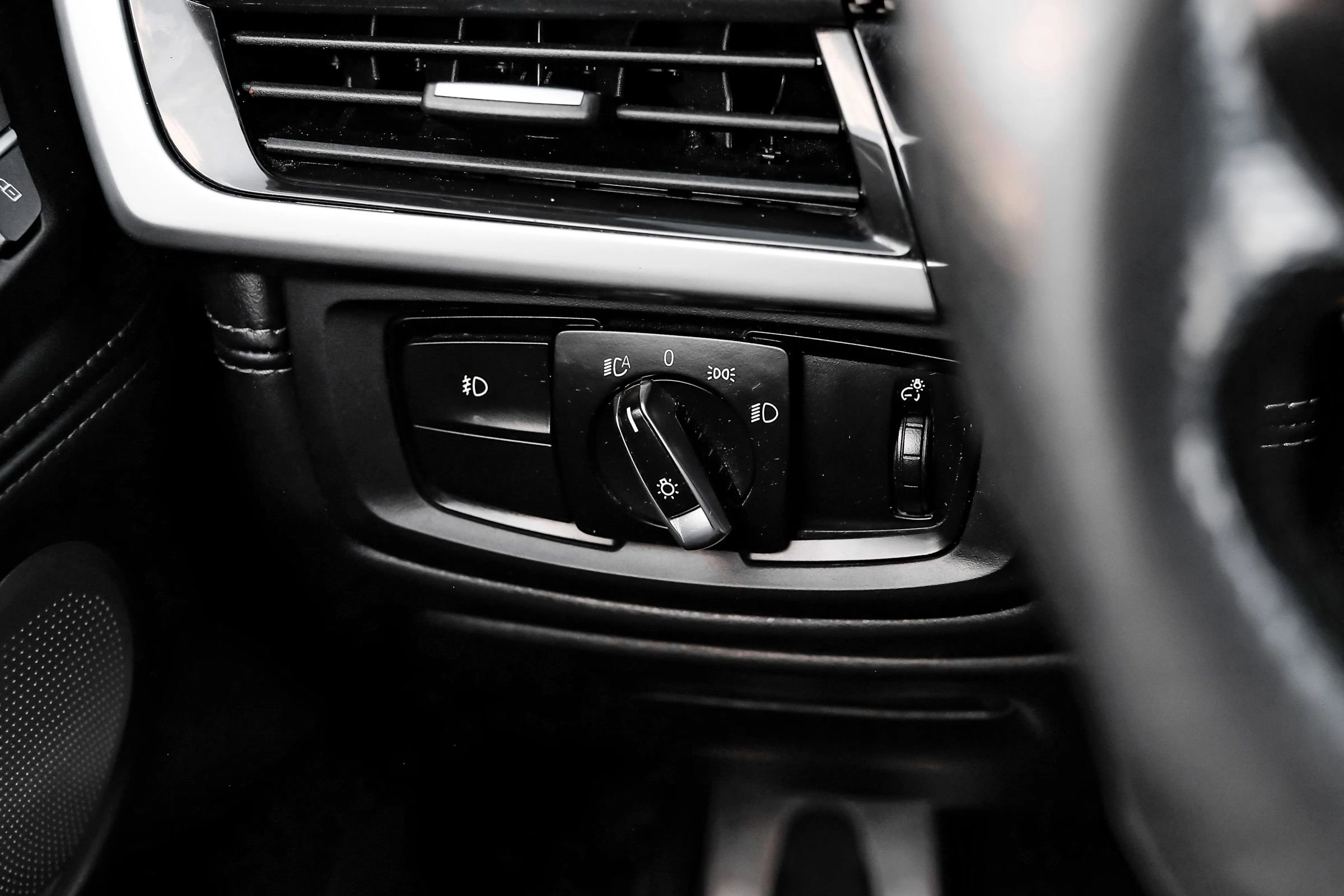 Used 2016 BMW X5 M image 28