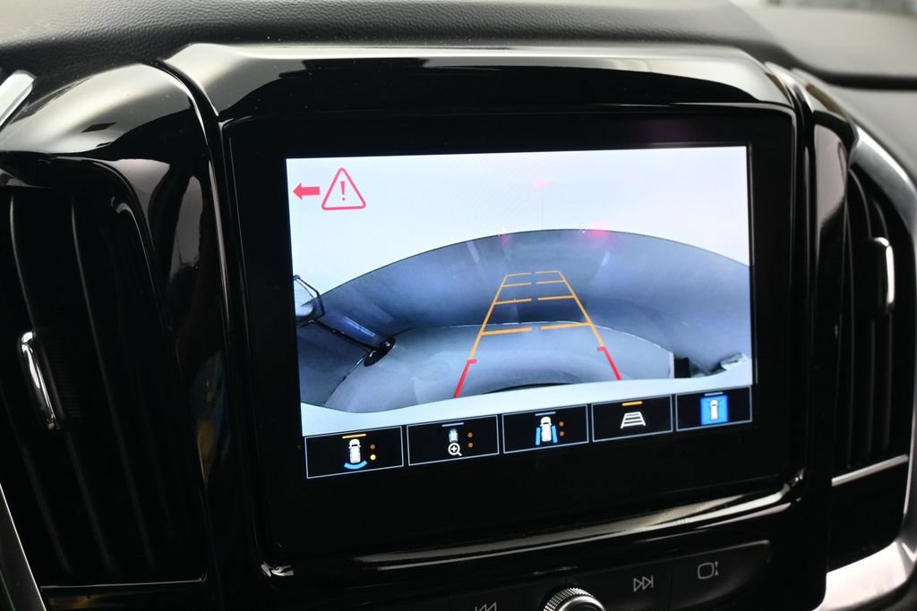 Used 2023 Chevrolet Traverse RS FWD image 19