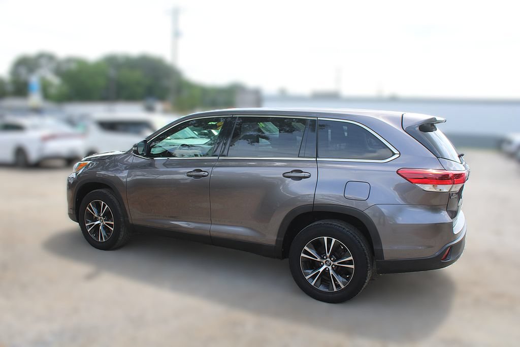 Used 2019 Toyota Highlander LE FWD image 12