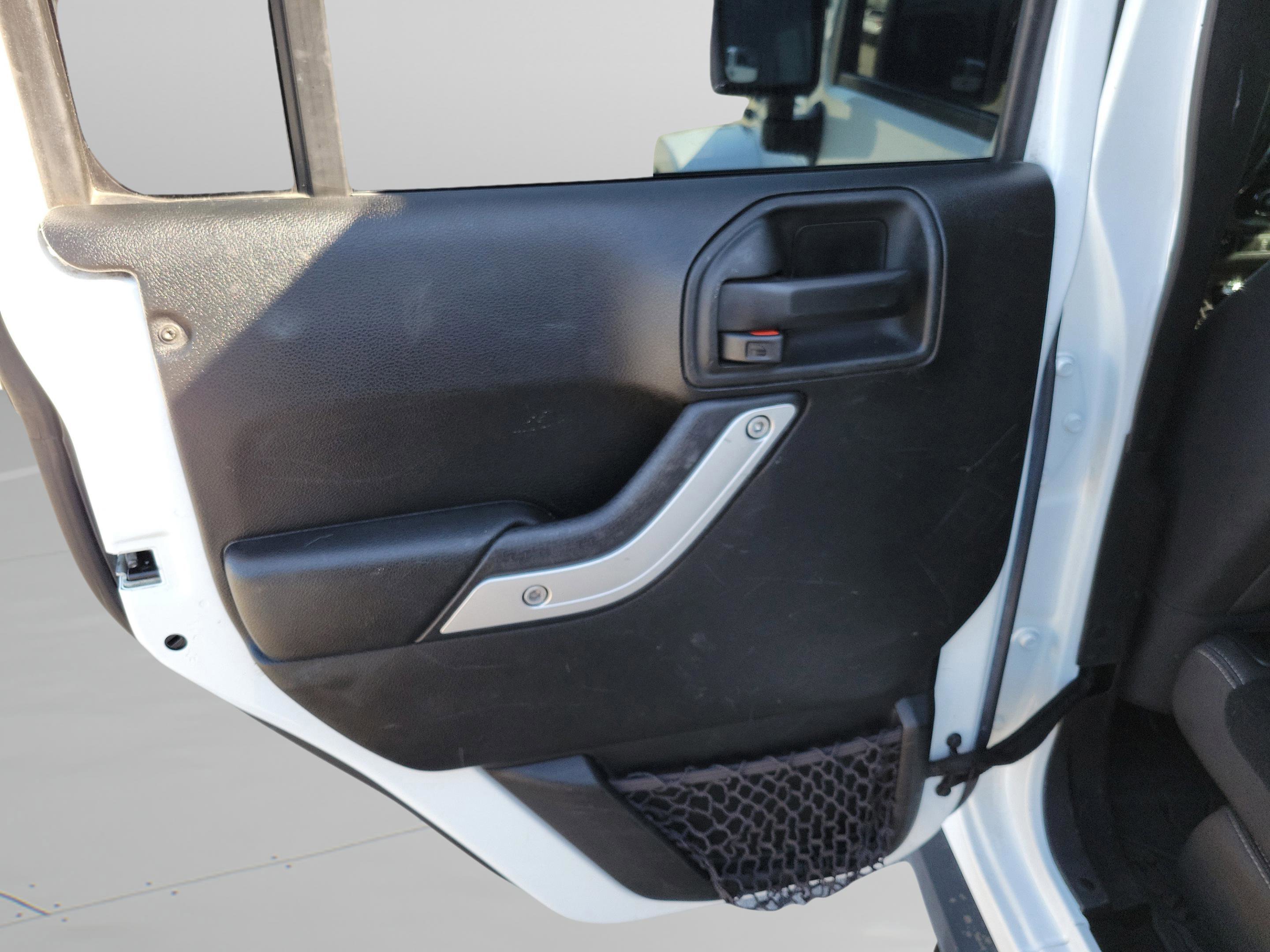 Used 2017 Jeep Wrangler Unlimited Sahara w/ Max Tow Package image 28