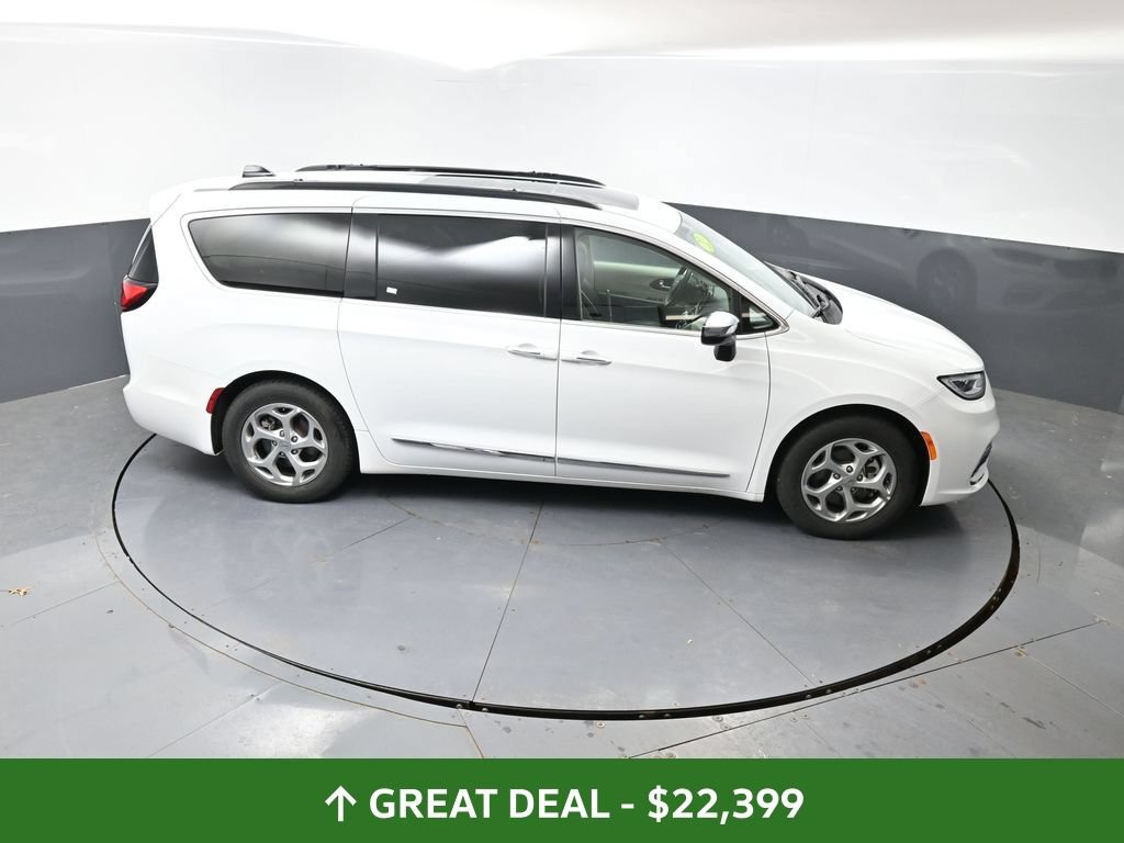 Used 2023 Chrysler Pacifica Limited FWD image 46
