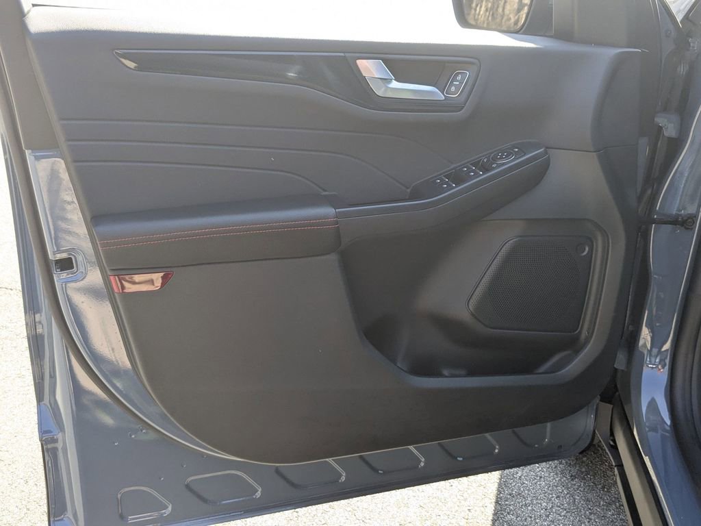 Used 2025 Ford Escape ST-Line Select image 12