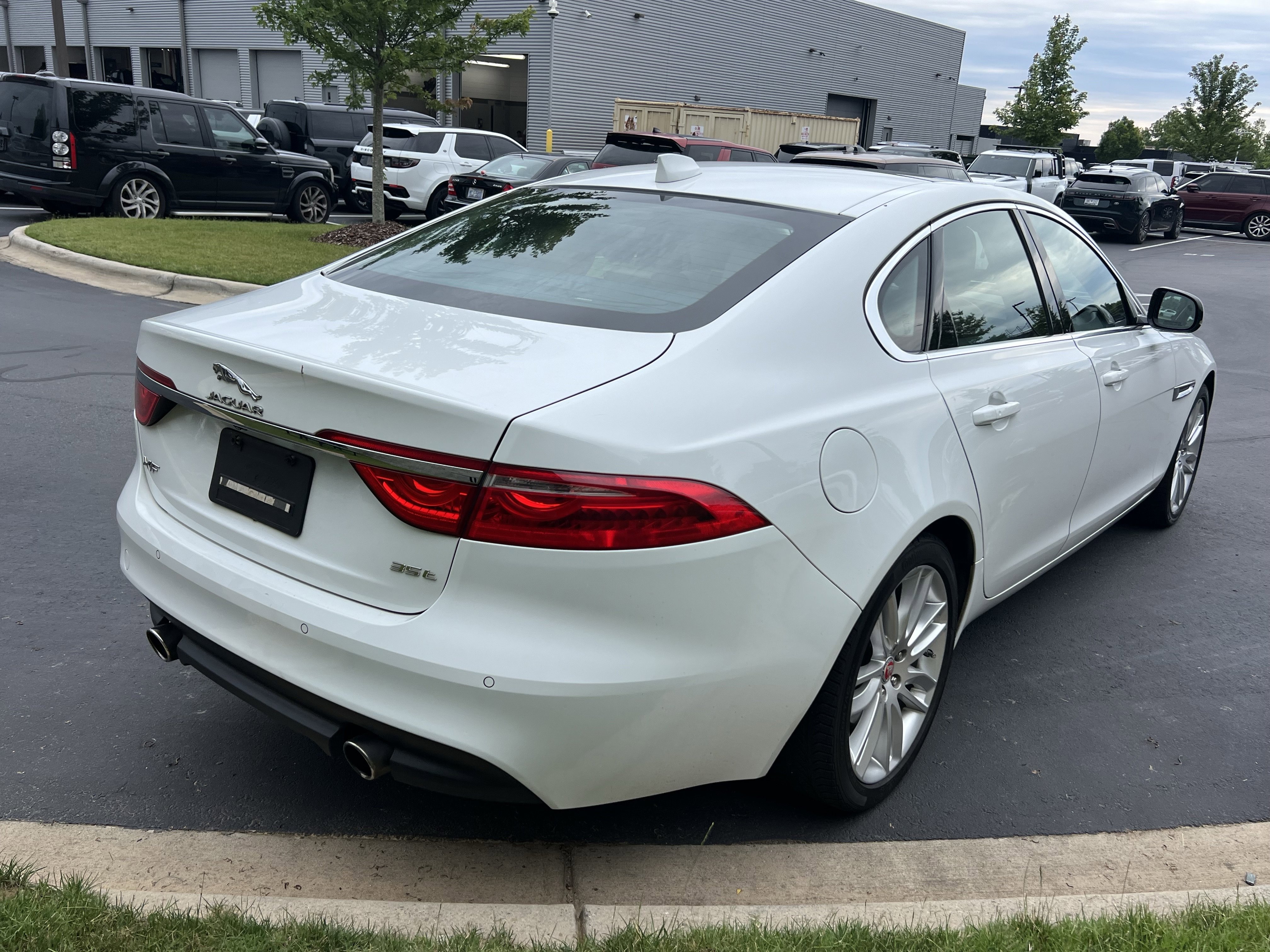 Used 2017 Jaguar XF Prestige RWD image 7