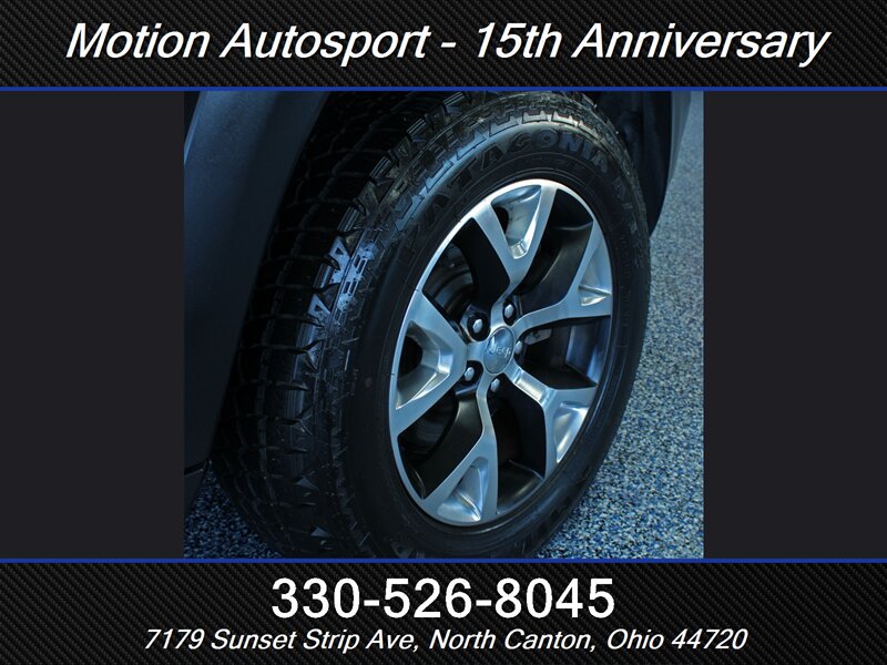 Used 2016 Jeep Cherokee Trailhawk AWD/4WD image 36