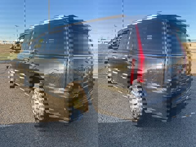 Used 2018 Cadillac Escalade ESV Luxury image 4