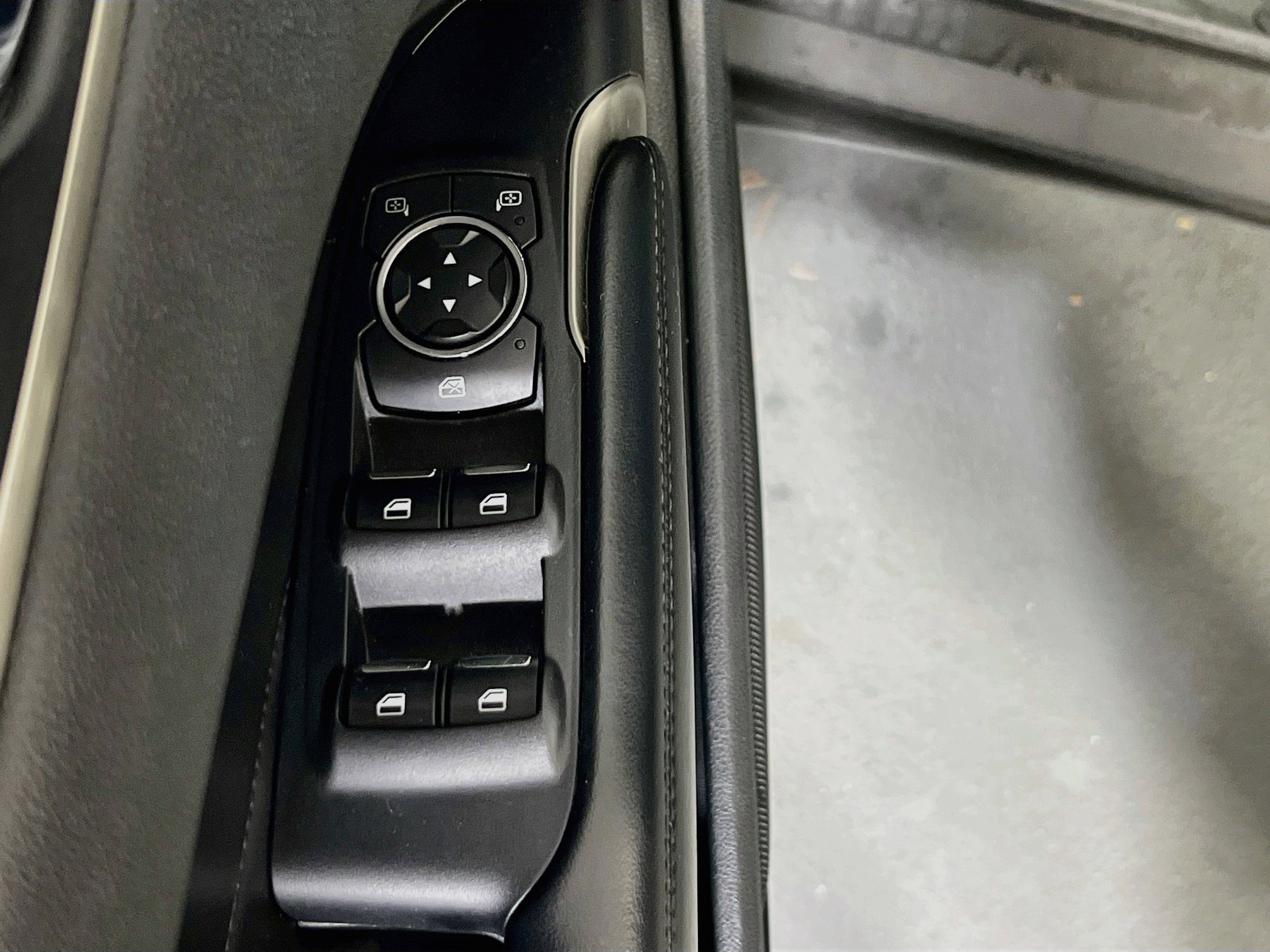 Used 2017 Lincoln MKC Premiere image 17