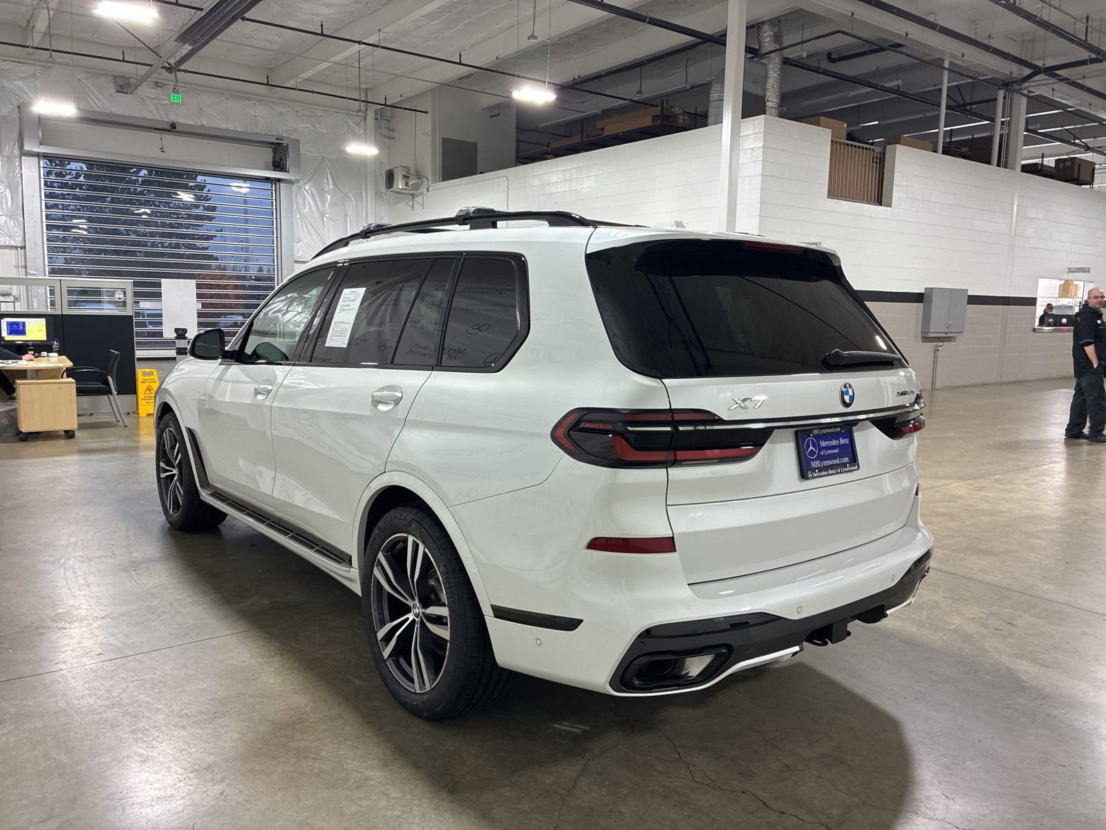 Used 2023 BMW X7 xDrive40i w/ M Sport Package image 4