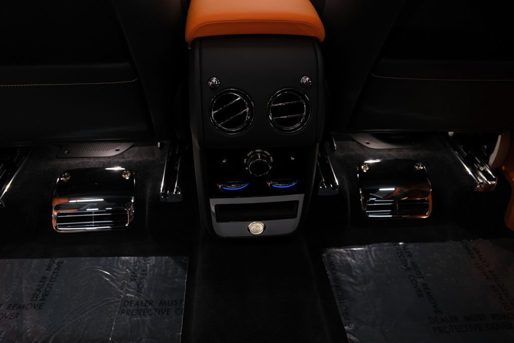 Used 2026 Rolls-Royce Cullinan AWD/4WD image 35