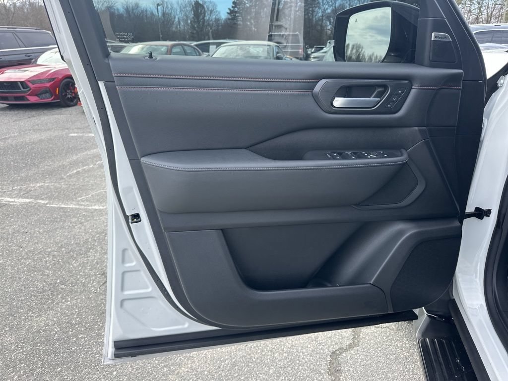 Used 2025 Nissan Armada PRO-4X AWD/4WD image 27