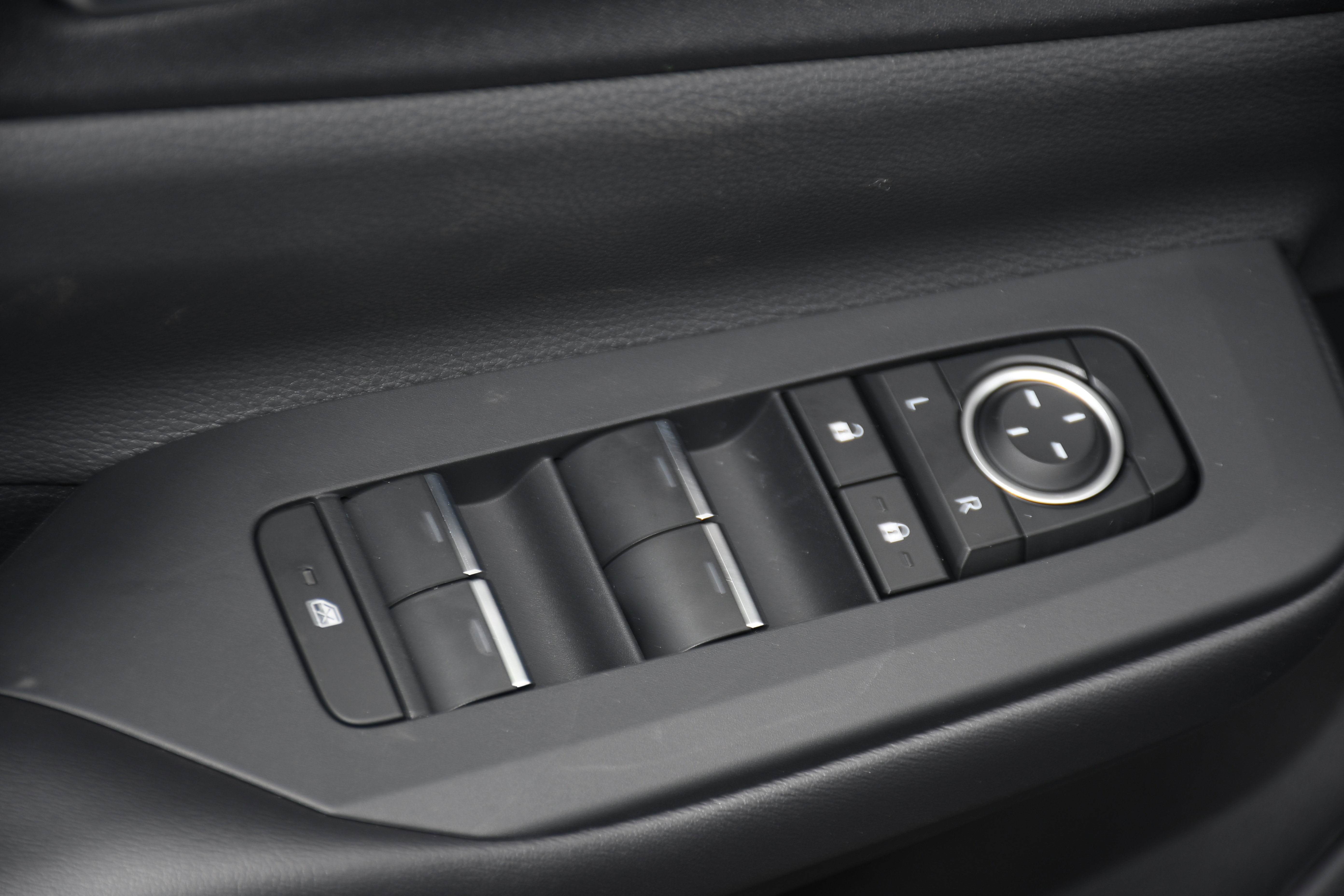 New 2026 Toyota Prius Plug-In Hybrid image 6