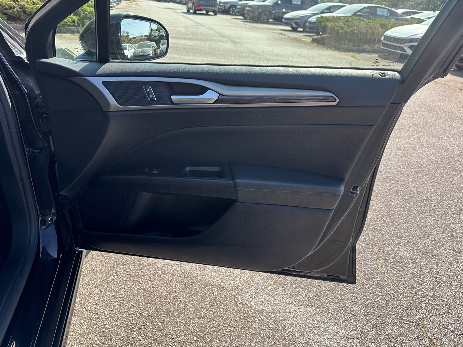 Used 2017 Ford Fusion SE image 14