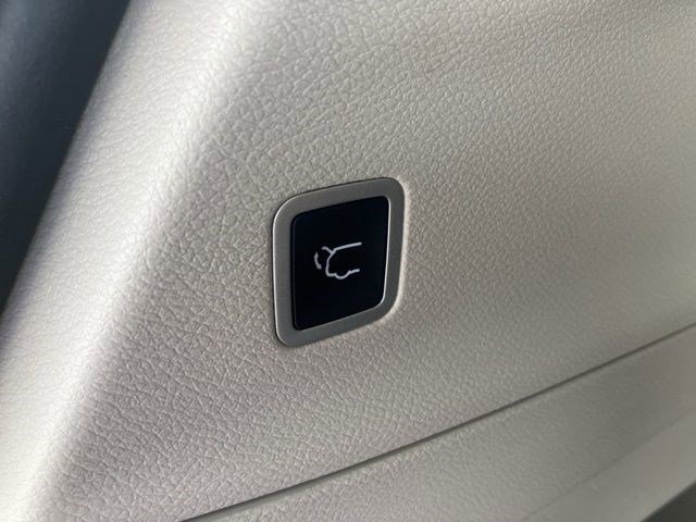 Used 2023 Chrysler Pacifica Touring-L AWD/4WD image 23