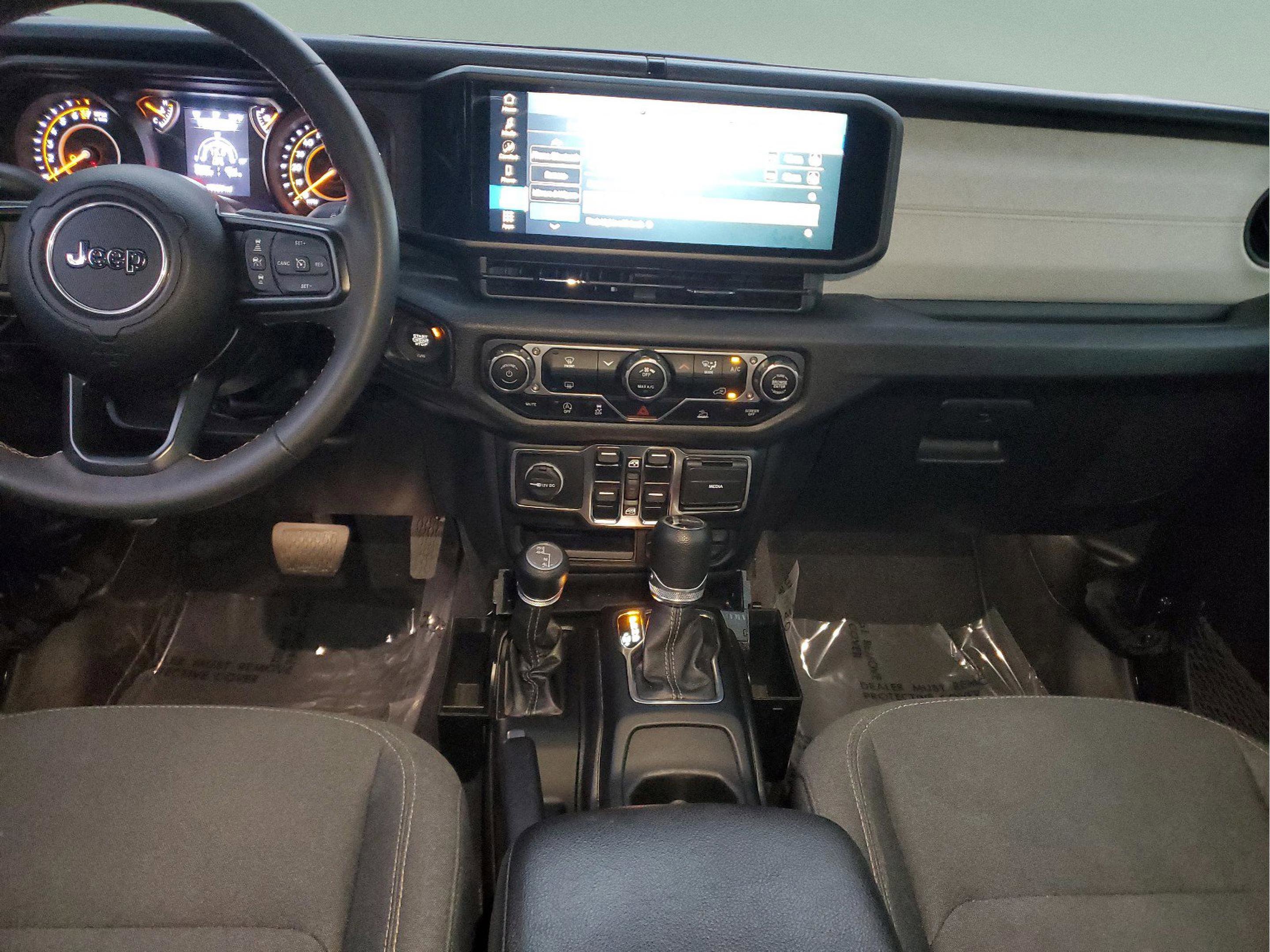 Used 2024 Jeep Gladiator Sport image 13