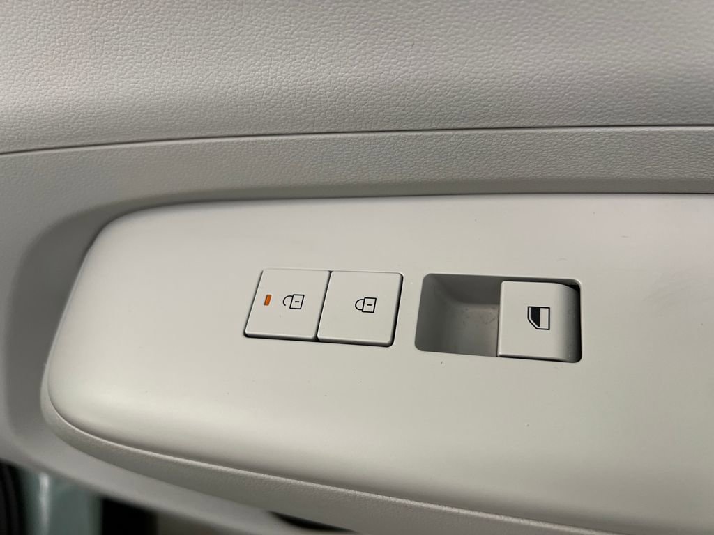 Used 2025 Hyundai Kona SEL FWD image 25