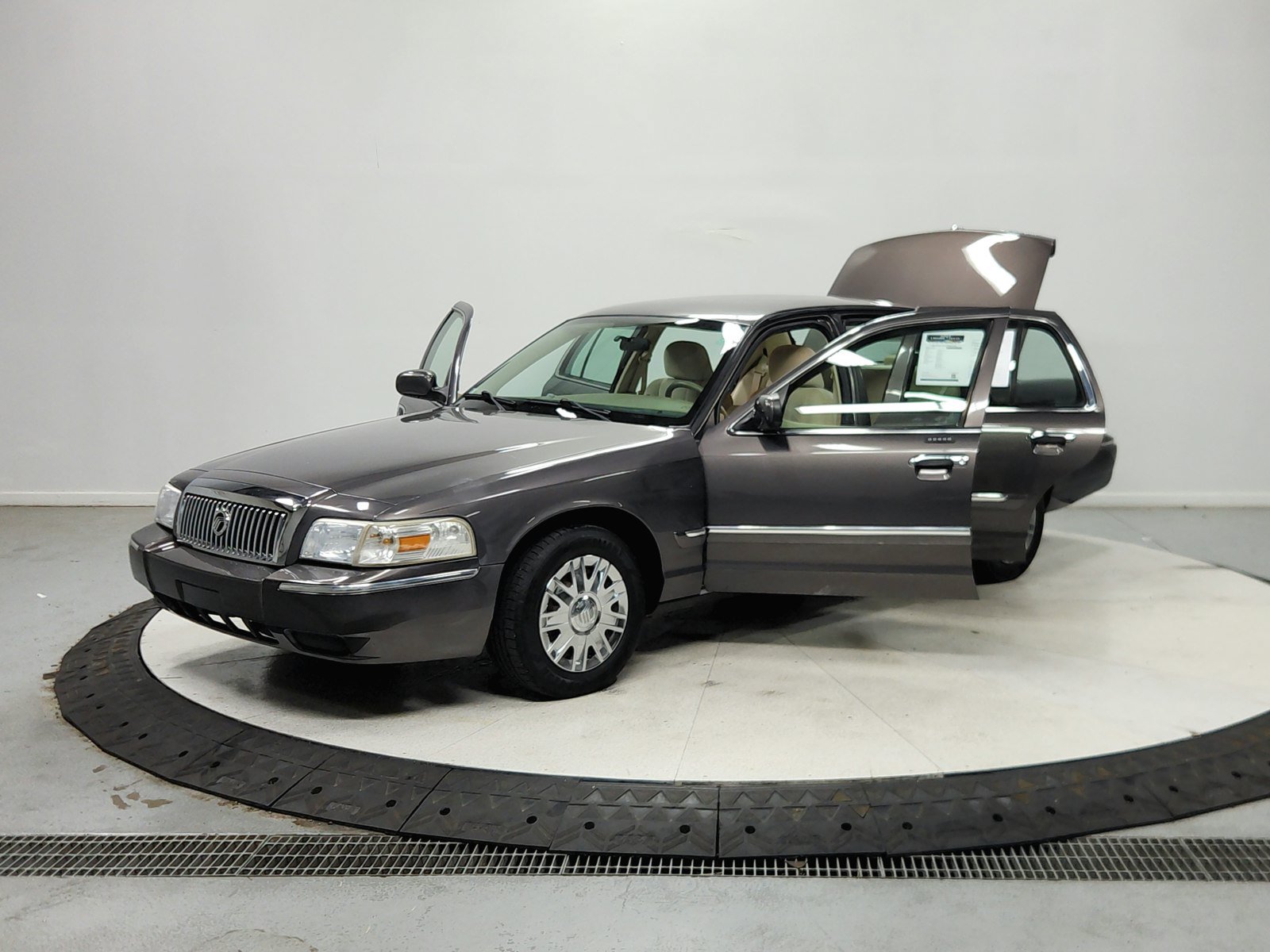 Used 2007 Mercury Grand Marquis GS RWD image 11