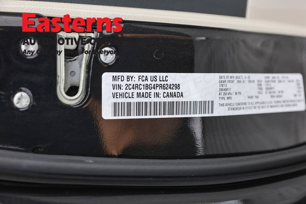 Used 2023 Chrysler Pacifica Touring-L FWD image 36