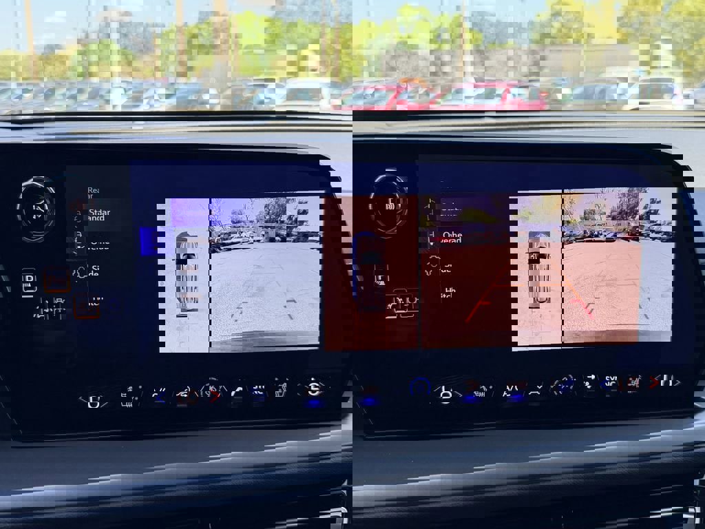 Certified 2025 Chevrolet Traverse LT w/ Driver Confidence Package image 27