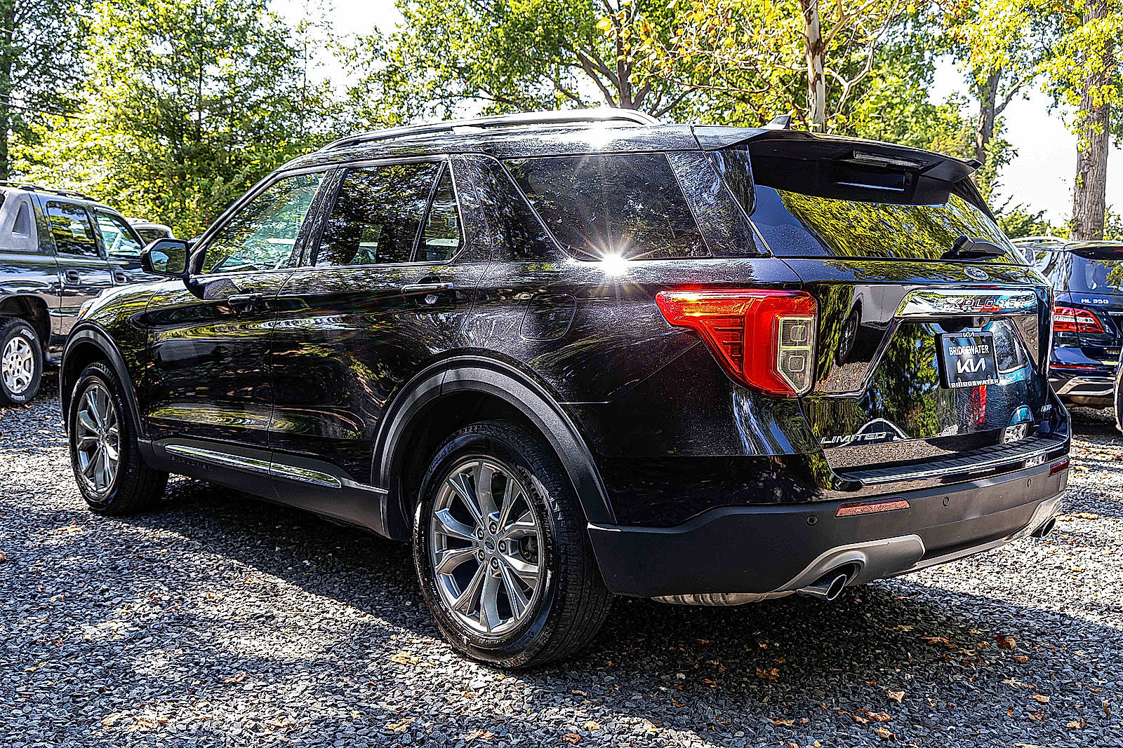 Used 2023 Ford Explorer Limited image 4