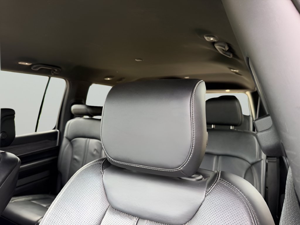 Used 2024 Jeep Wagoneer L Series II RWD image 11