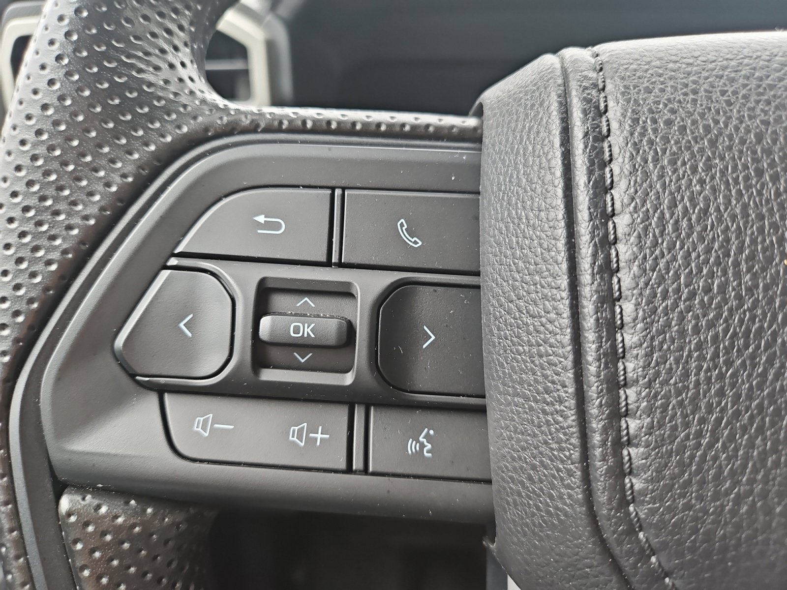 Used 2025 Toyota Tacoma SR w/ Towing Package RWD image 30