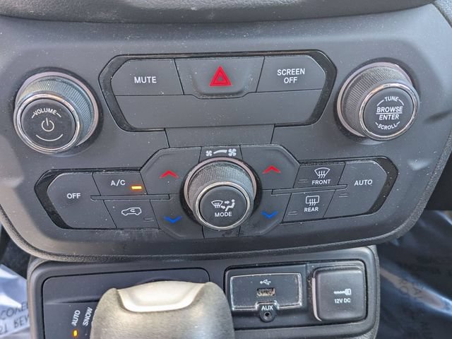 Used 2018 Jeep Renegade Altitude AWD/4WD image 22