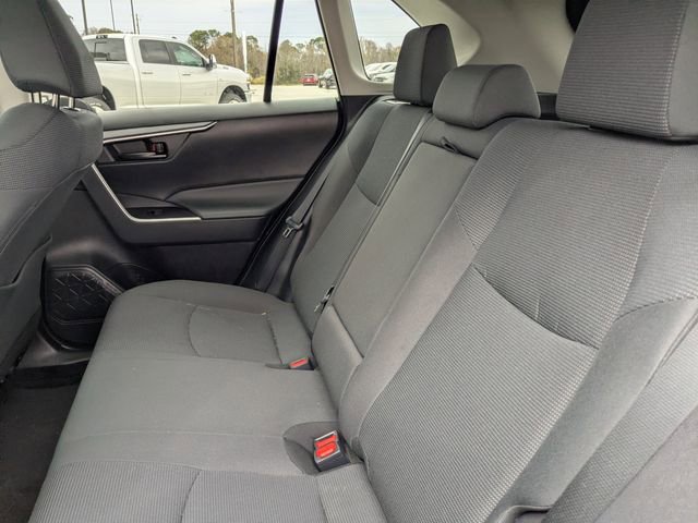 Used 2021 Toyota RAV4 LE image 13