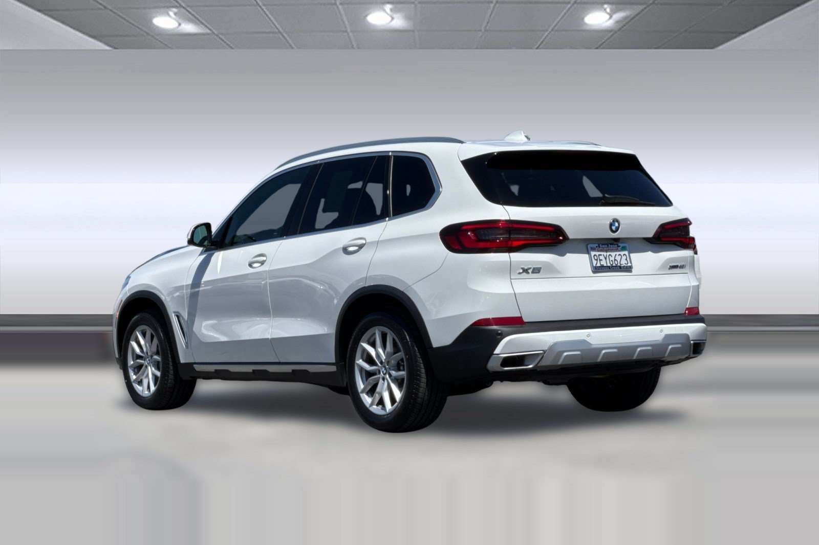 Certified 2023 BMW X5 xDrive40i w/ Premium Package AWD/4WD image 3