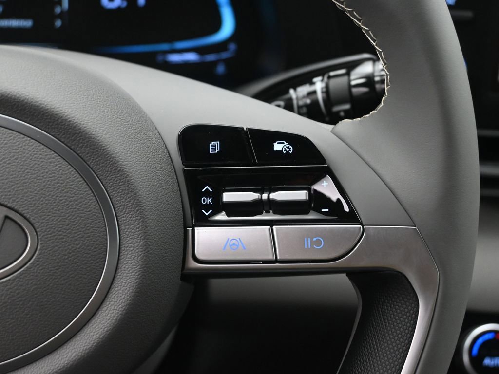 New 2025 Hyundai Elantra Sport image 12