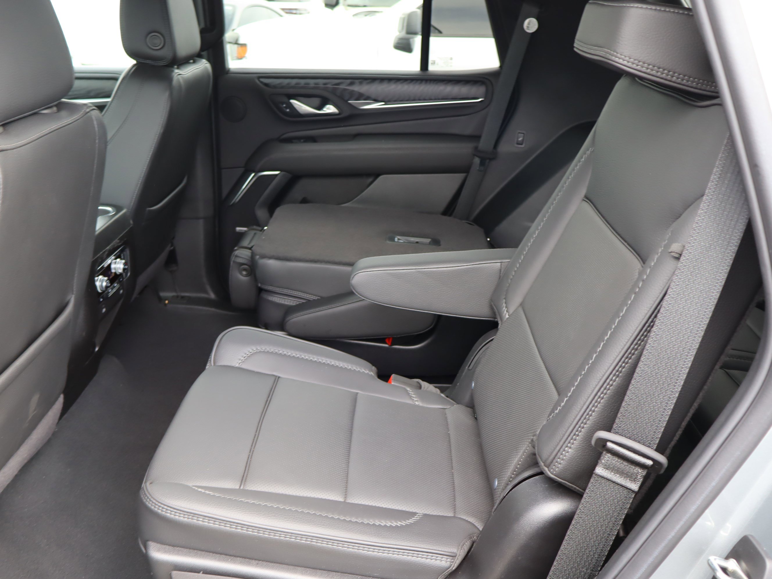 Certified 2024 GMC Yukon Denali image 33