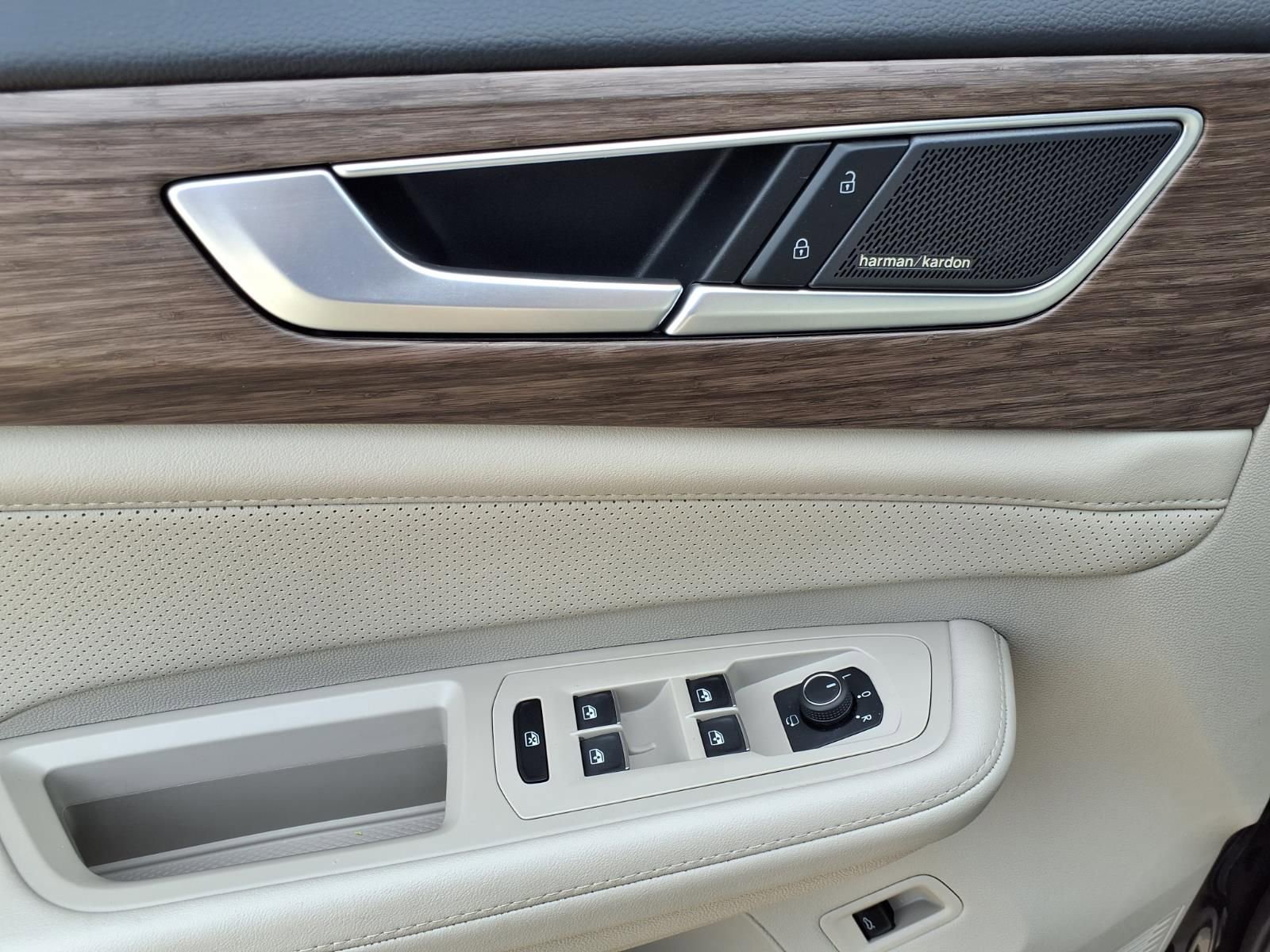 Used 2024 Volkswagen Atlas SEL Premium R-Line image 24